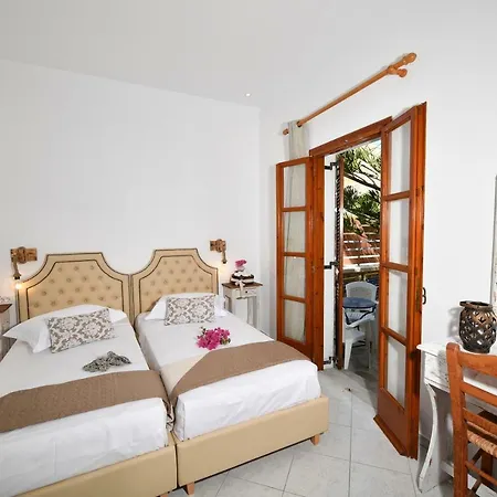 Hotel Philoxenia & Perissa (Santorini)