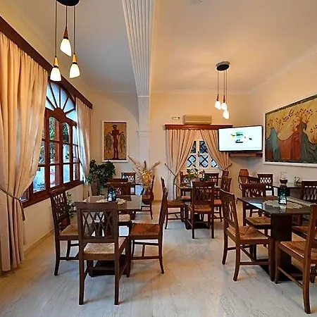 Philoxenia & Hotel Perissa (Santorini)