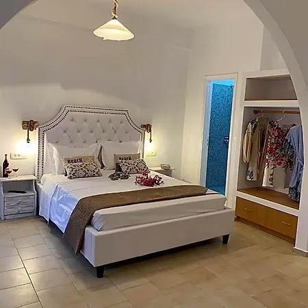 Philoxenia & 3* Perissa (Santorini)