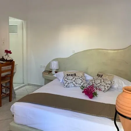 Philoxenia & 3* Perissa (Santorini)
