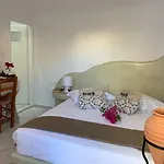 Philoxenia Hotel&studios 3* Perissa (Santorini)